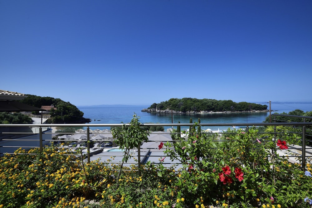 Prima Vista Beachfront Boutique Hotel 55/60