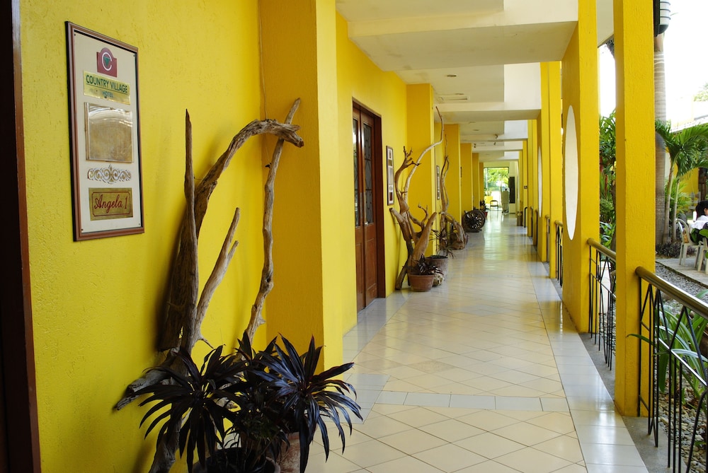 Country Village Hotel 35/37
