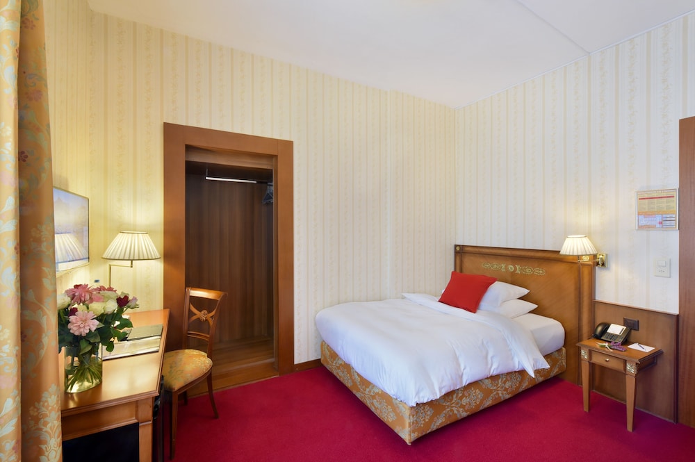 GOLF HOTEL RENE CAPT 7/67