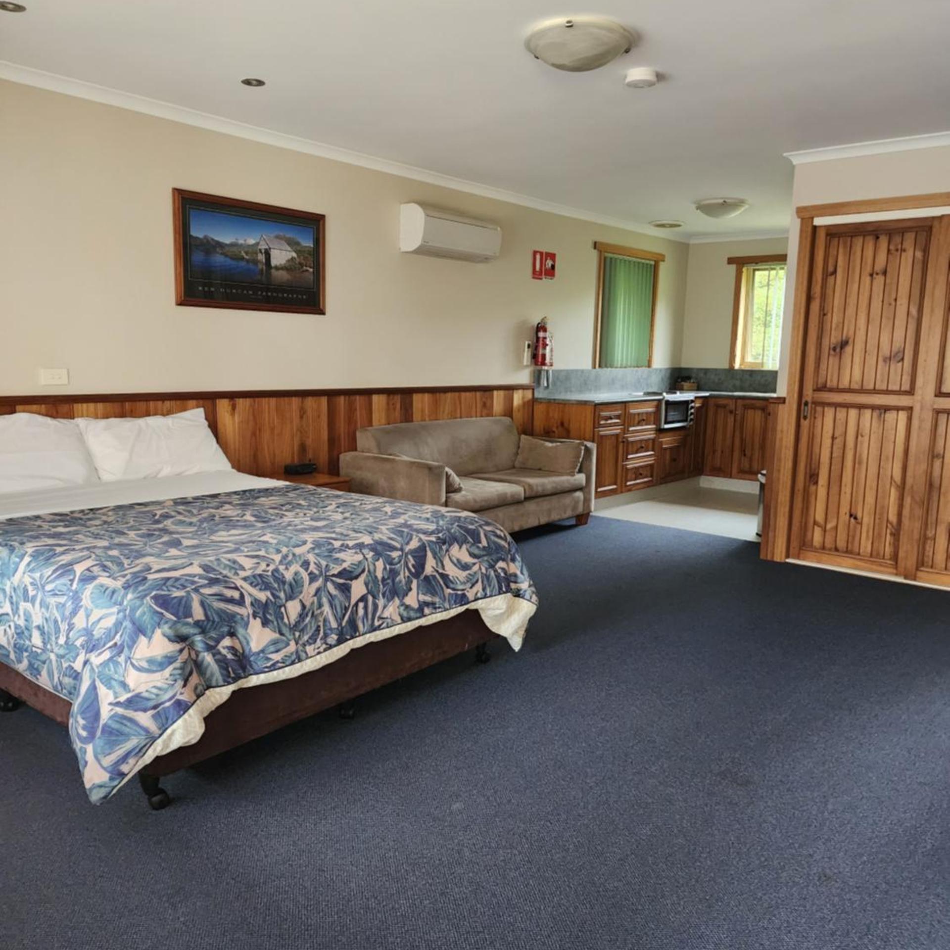 KENTISH HILLS RETREAT 10/21