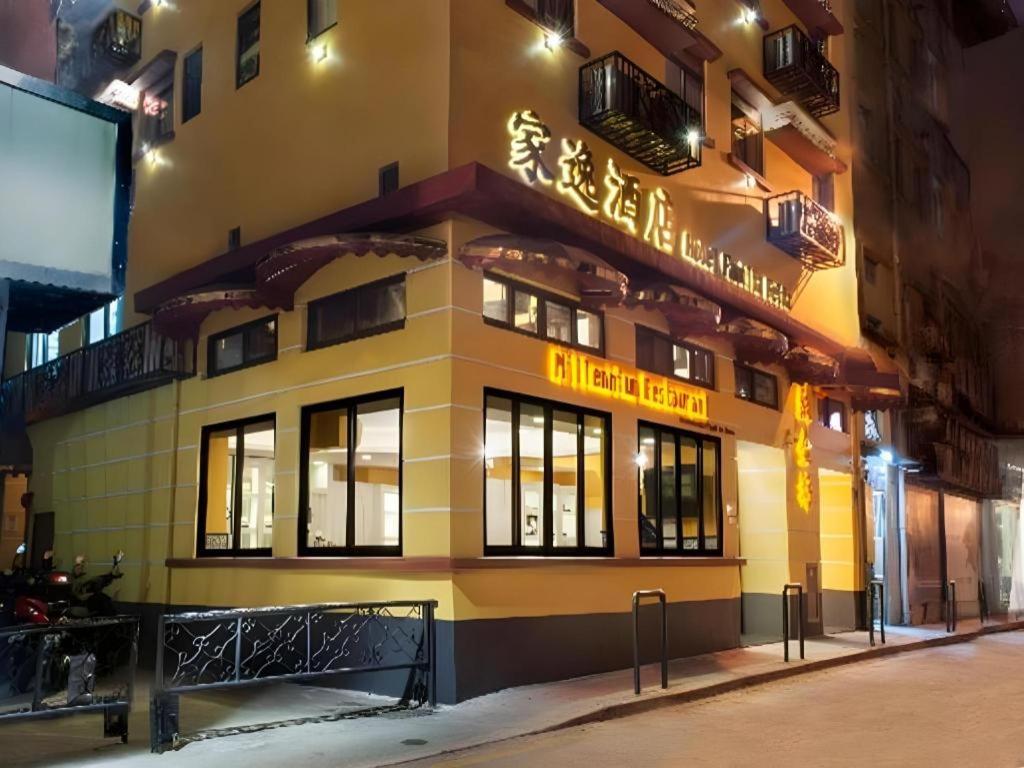 Happy Family Hotel 5/28