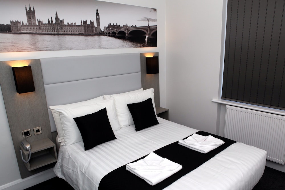ROOM, DOUBLE BED