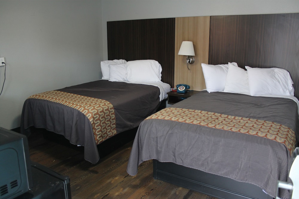 Route 62 Motel 5/19