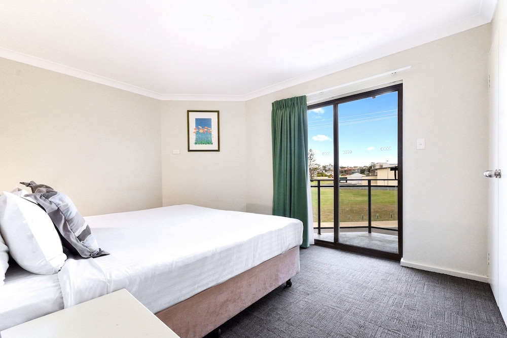 Quality Resort Sorrento Beach 24/59