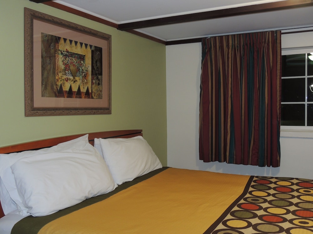 Relax Inn Bloomsburg 16/33