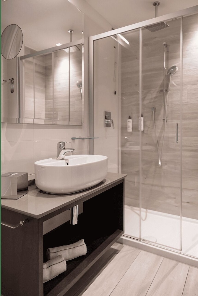 Classic, Twin Beds, Sofa, Vision Hotel 6/6