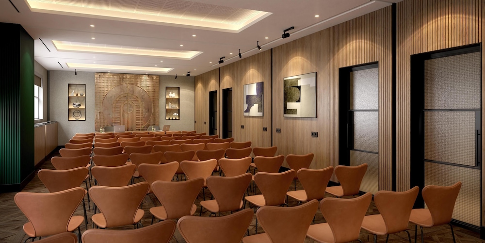 Hyatt Regency London Olympia 35/50