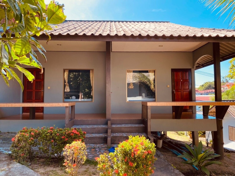 Phupha Bungalow 2/48