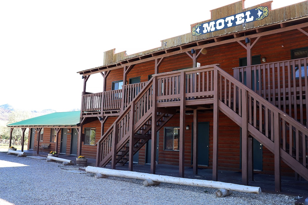 Yellowstone Valley Inn 1/50