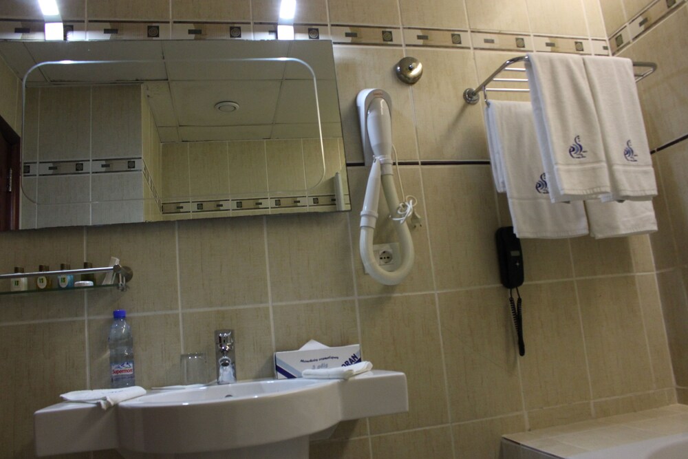 Particular Destiny Suites 45/50