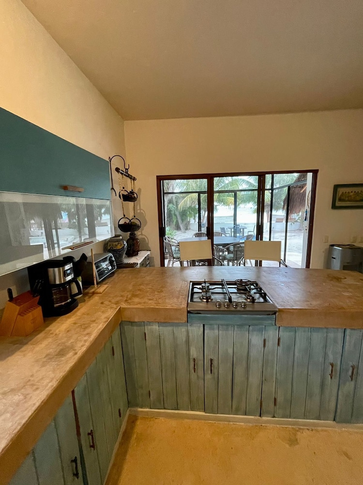 La Puerta Azul Beachfront Adults Only 20/50