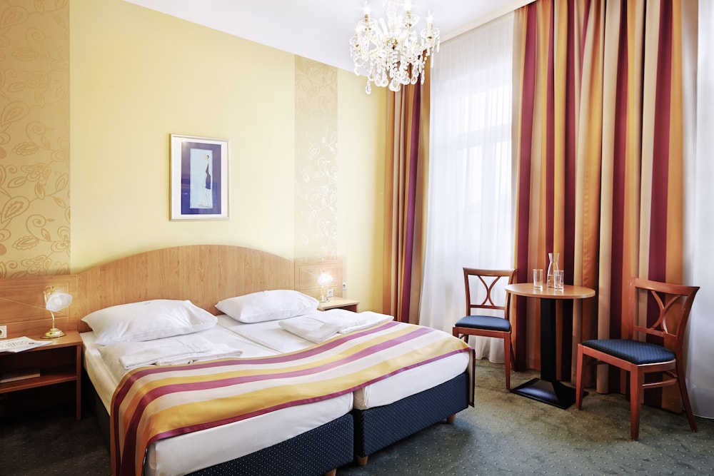 Boutique Hotel Donauwalzer 12/76