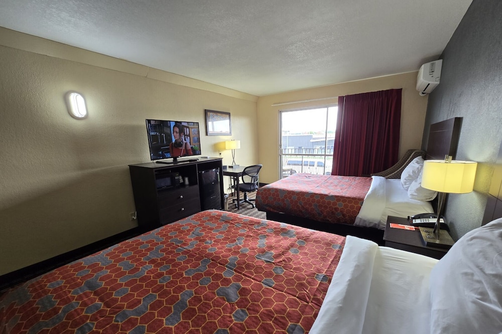 Efficiency, 2 Double Beds