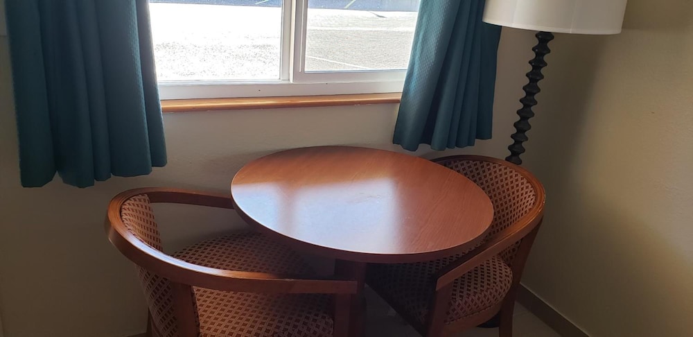 PACIFIC INN 16/23