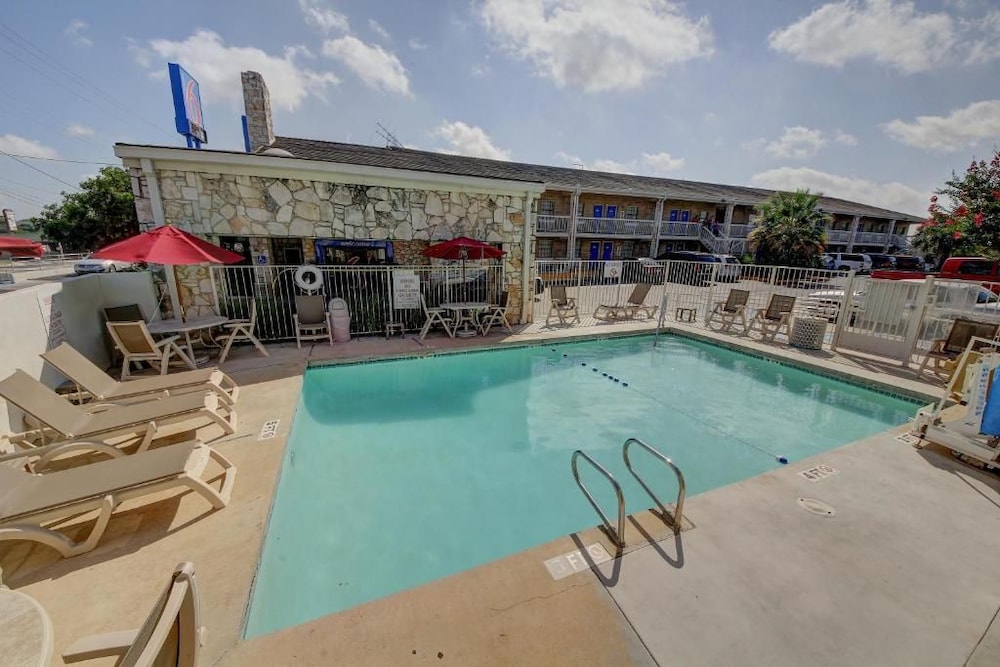 Motel6 San Antonio, TX - Northwest Medical Center in SAN ANTONIO - TX