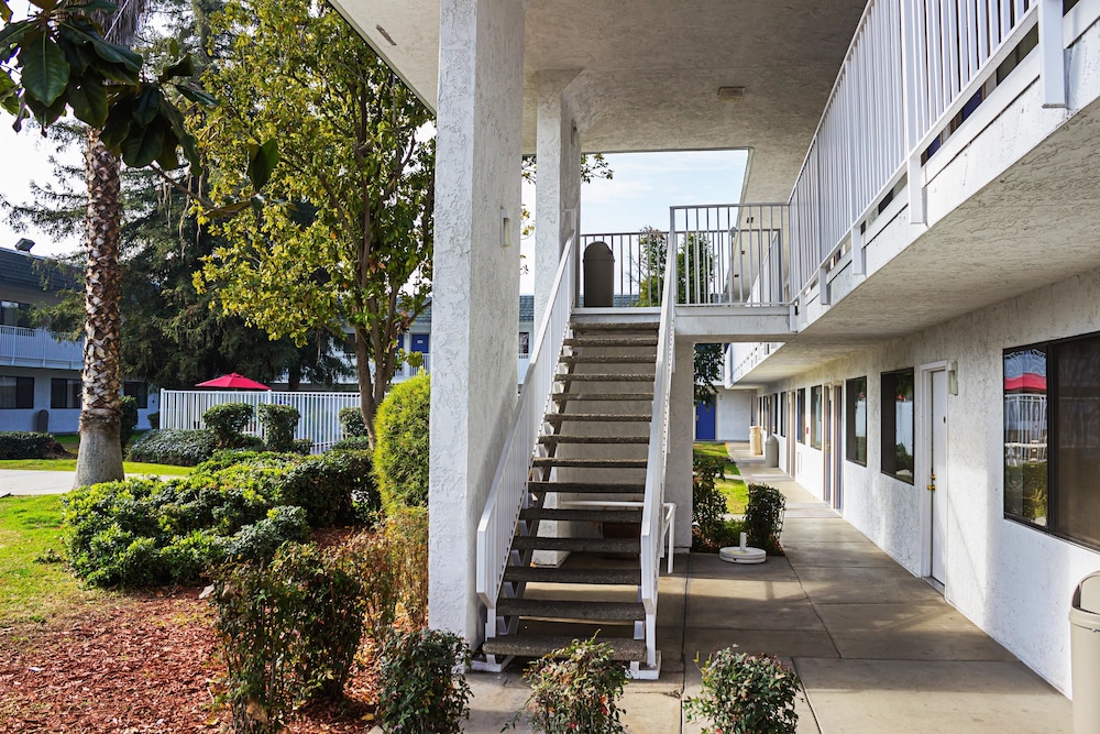 Motel6 Porterville, CA 15/57