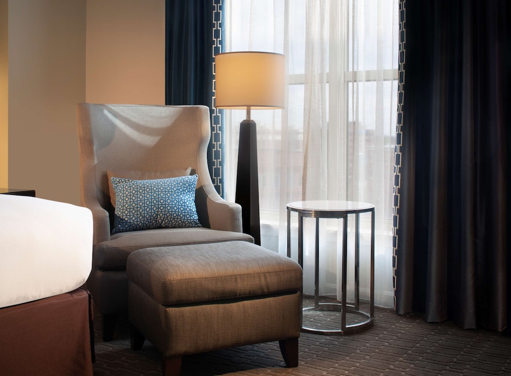 Hilton Alexandria Old Town 24/74