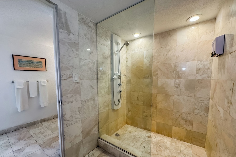 Deluxe, Suite, King Bed, Ocean Front، THE PALMS AT PELICAN COVE 9/9