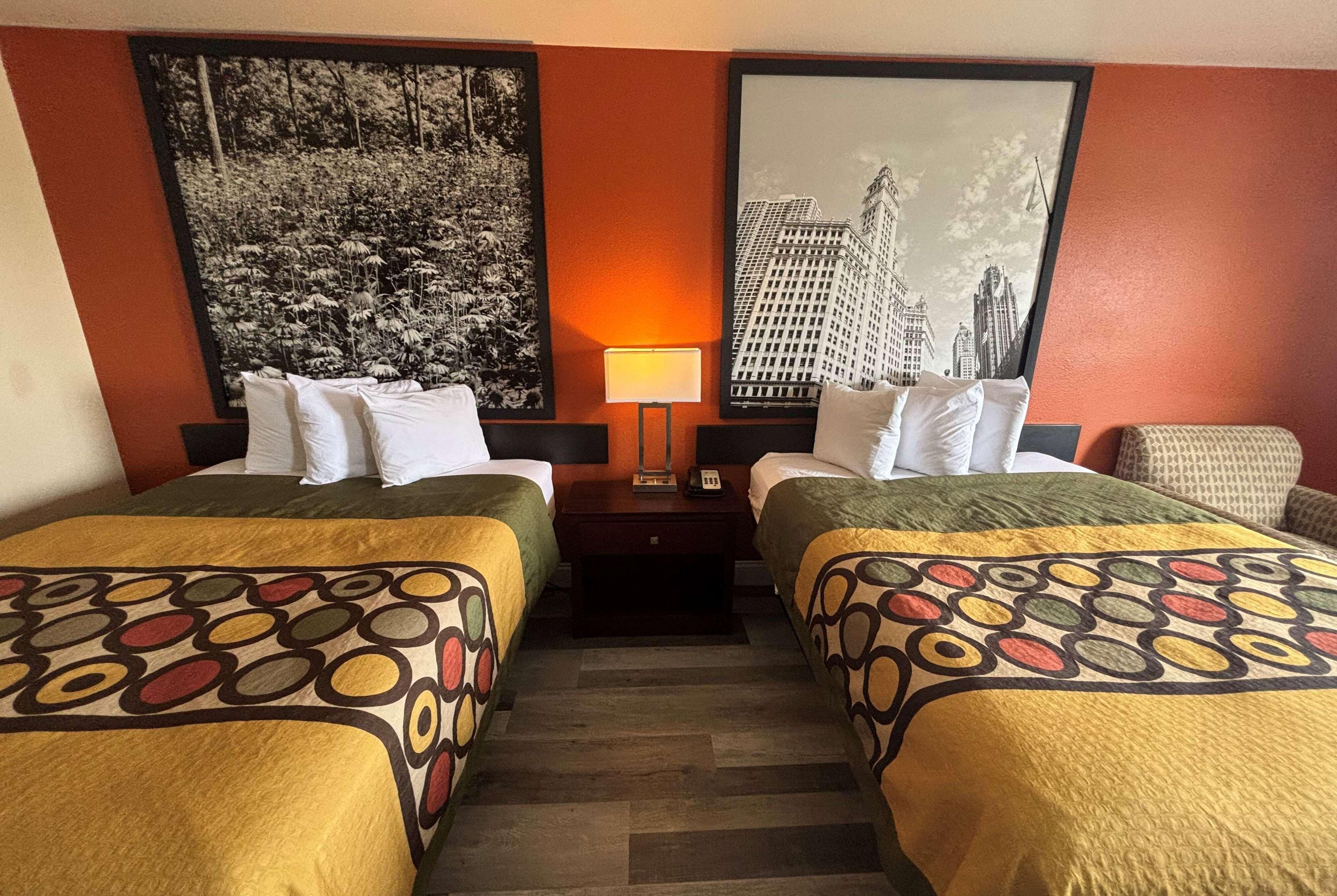 Room, 2 Queen Beds, Super 8 By Wyndham Pontoon Beach Il St Louis Mo Area 2/2