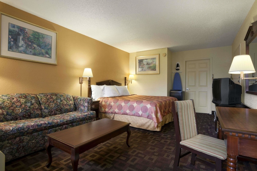 Days Inn by Wyndham Nashville Airport 10/26