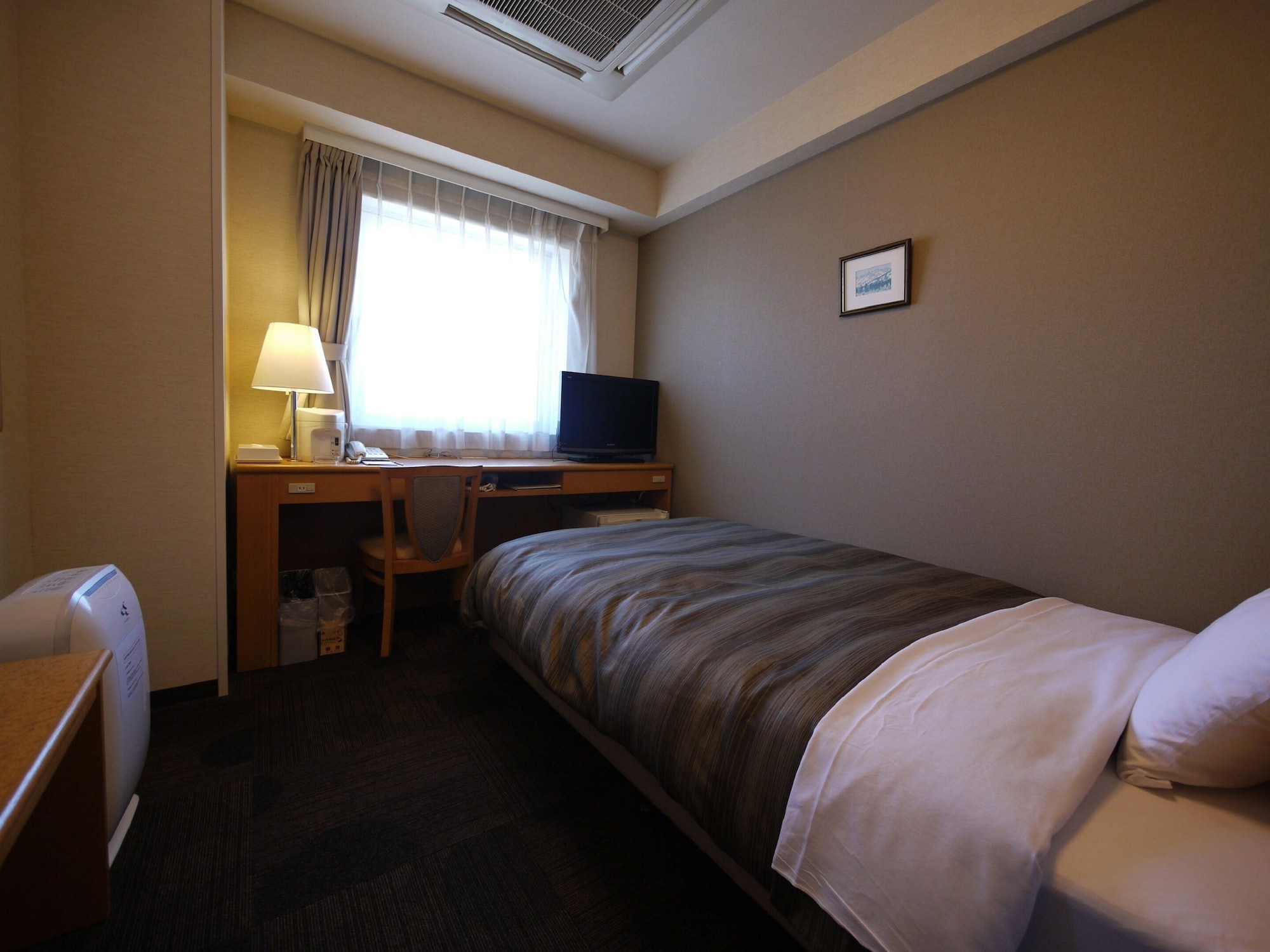 ROOM, SINGLE