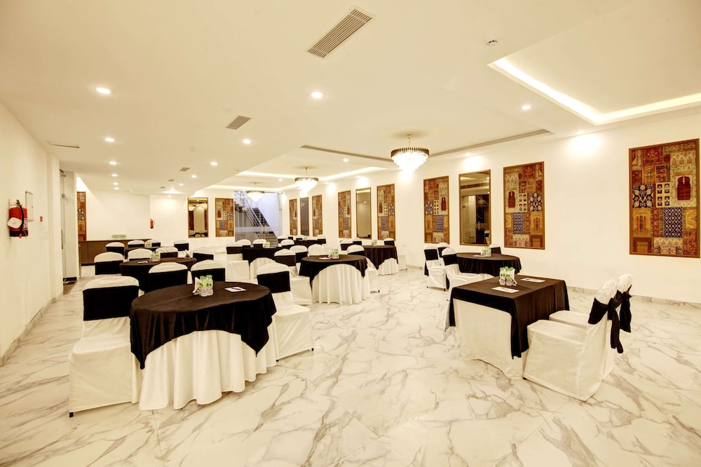 Saltstayz Hotel Huda City Center 29/49