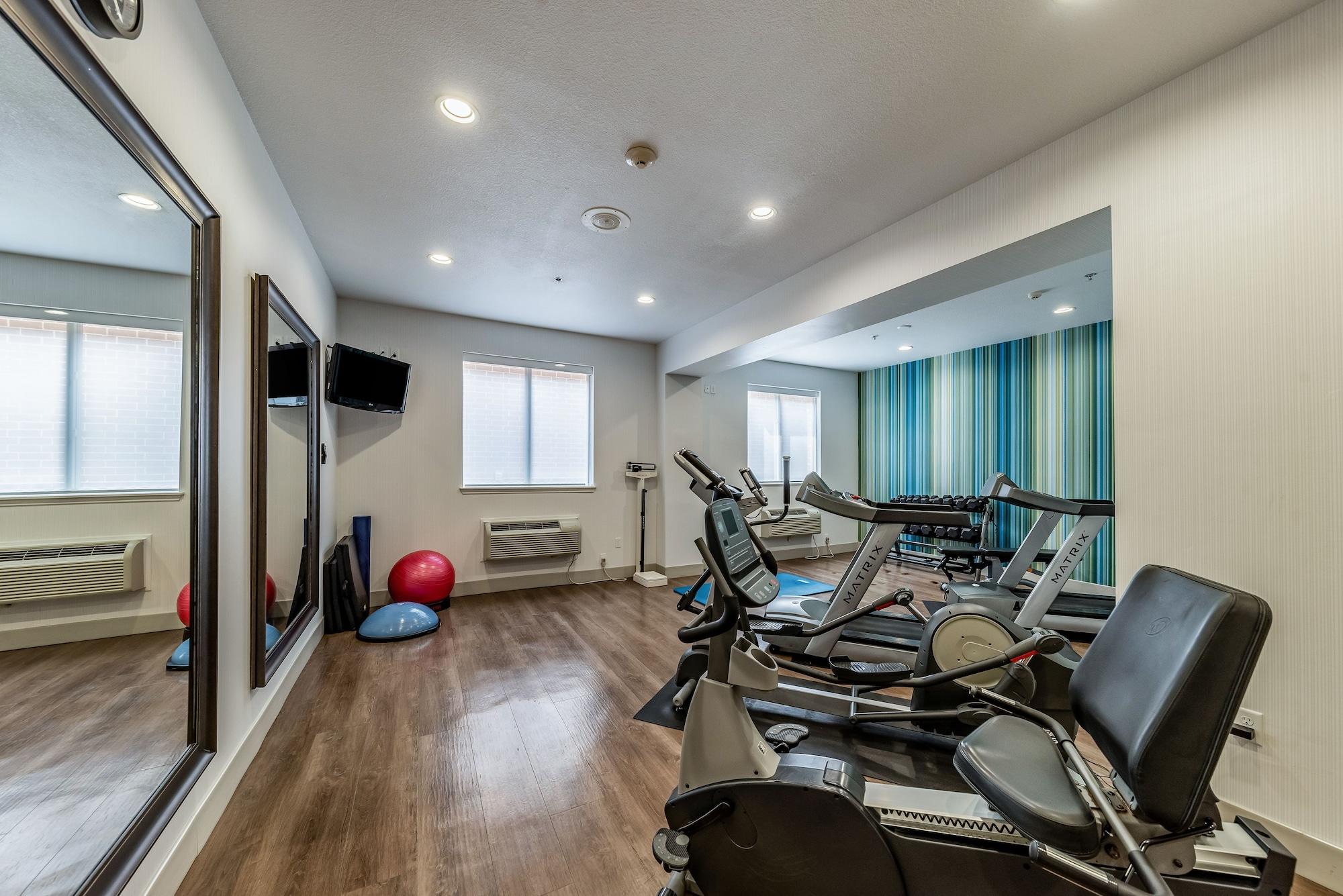 Holiday Inn Express Suites Fort Worth Fossil Creek 22/30