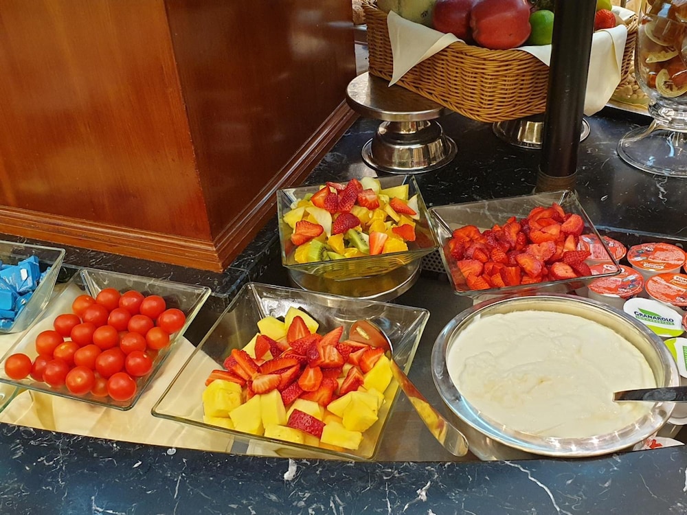 restaurant cafeteria