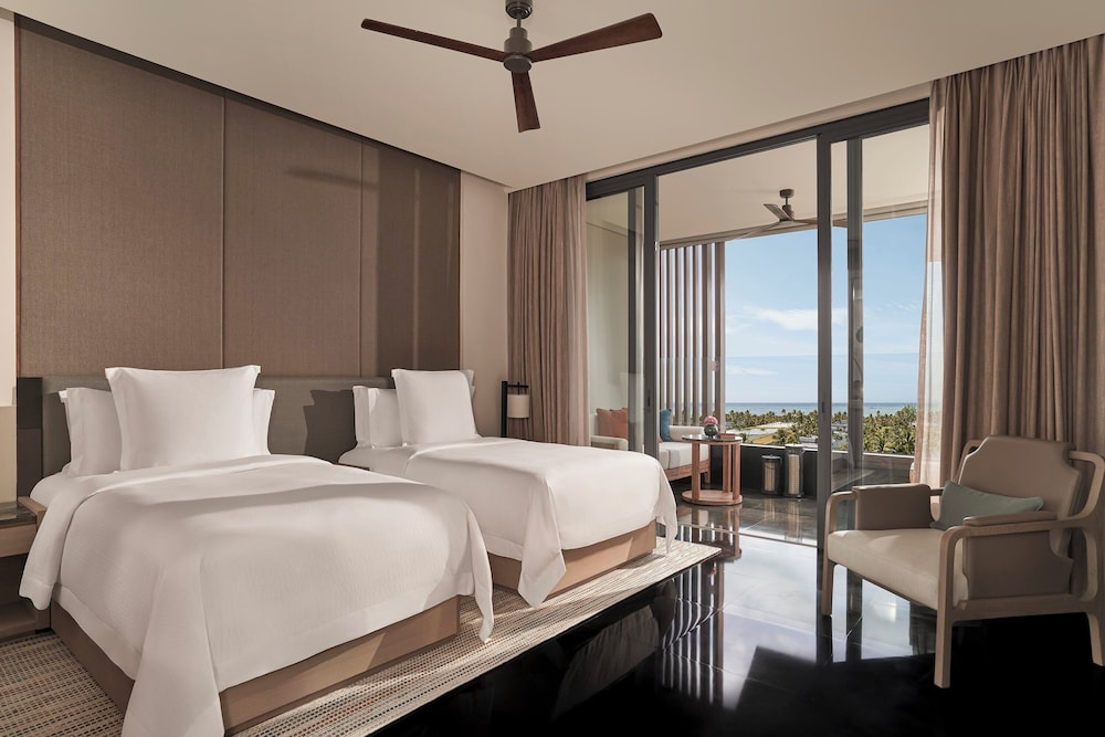2 Bedrooms, Skypool, Villa, King and Twin Beds