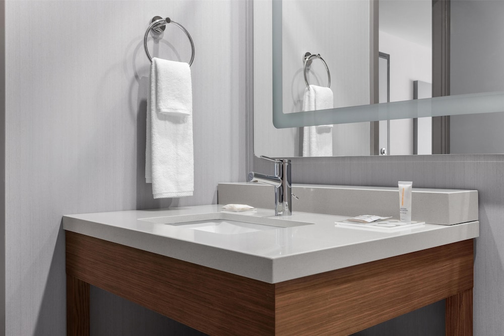 Hyatt Place Mississauga Airport Corporate Centre 49/50