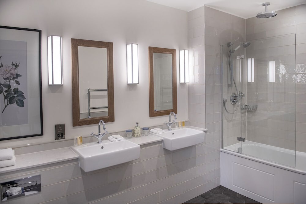 De Vere Cranage Estate 42/44