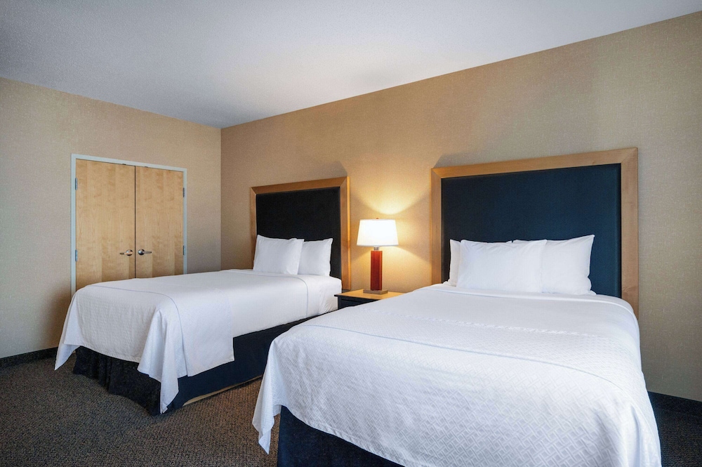 جناح بسريرين كوين لذوي الإعاقة، Wyndham Noblesville 2/8