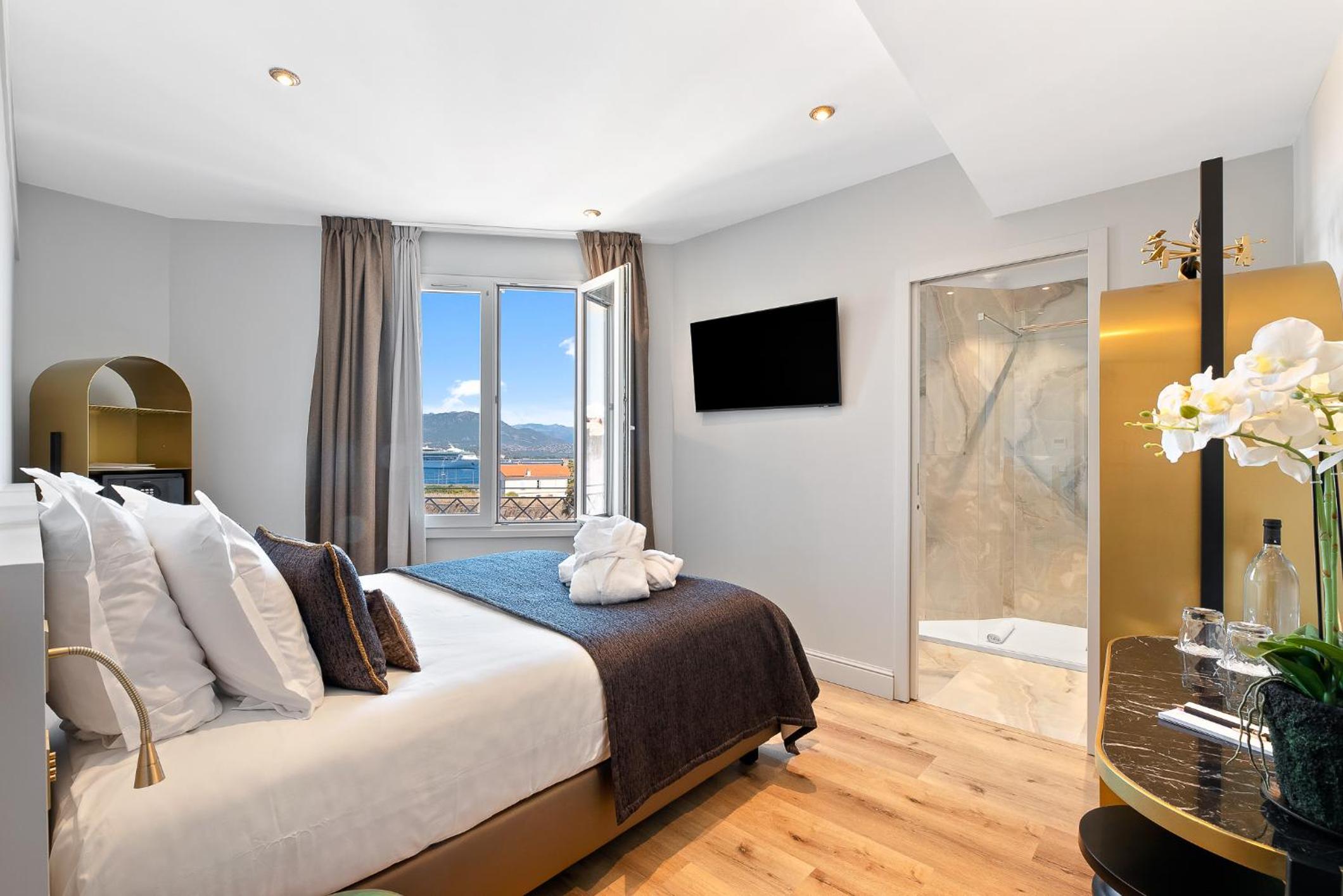 Room, Citadel View