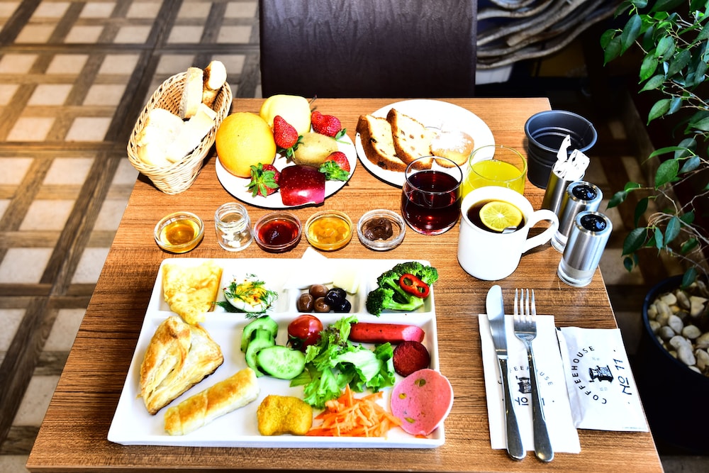 B Guest Hotel 52/66