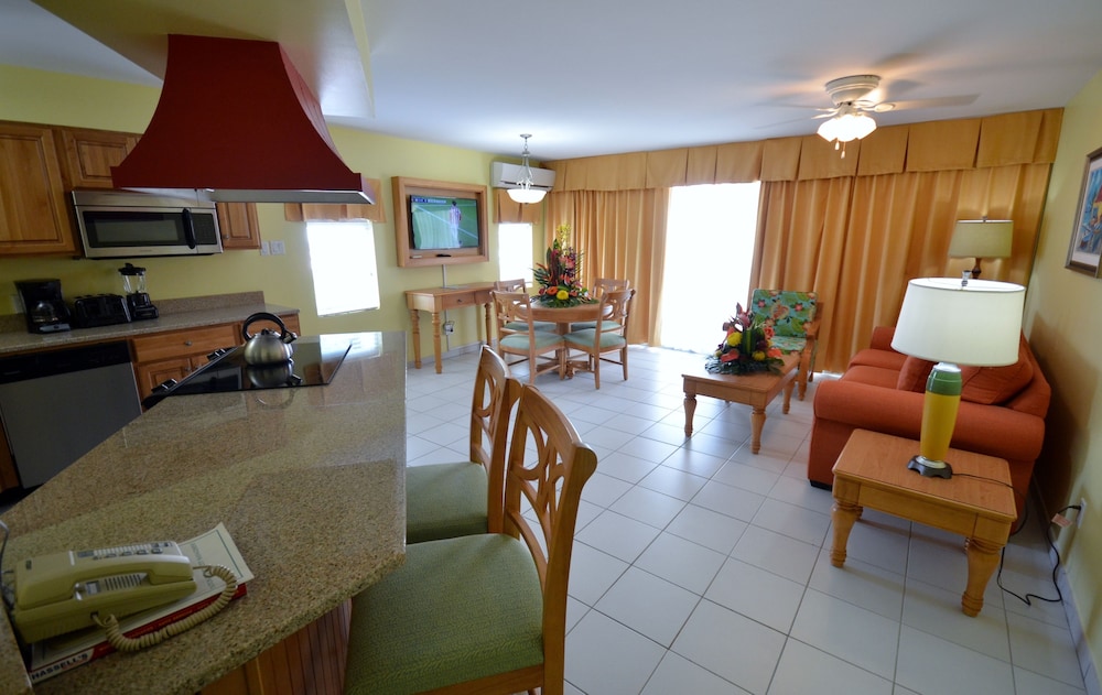 Atrium Beach Resort And Spa St Maarten A Ramada By Wyndham 36/64
