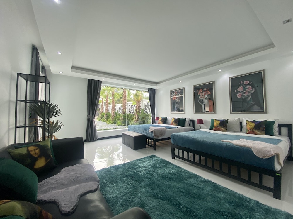 Hollywood Jomtien Beach 37/78