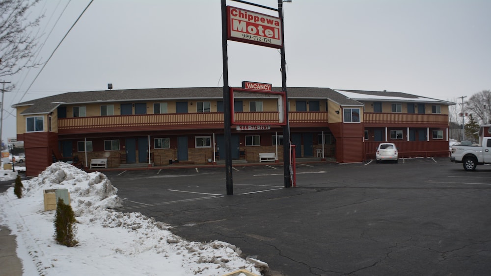 Chippewa Motel 37/42