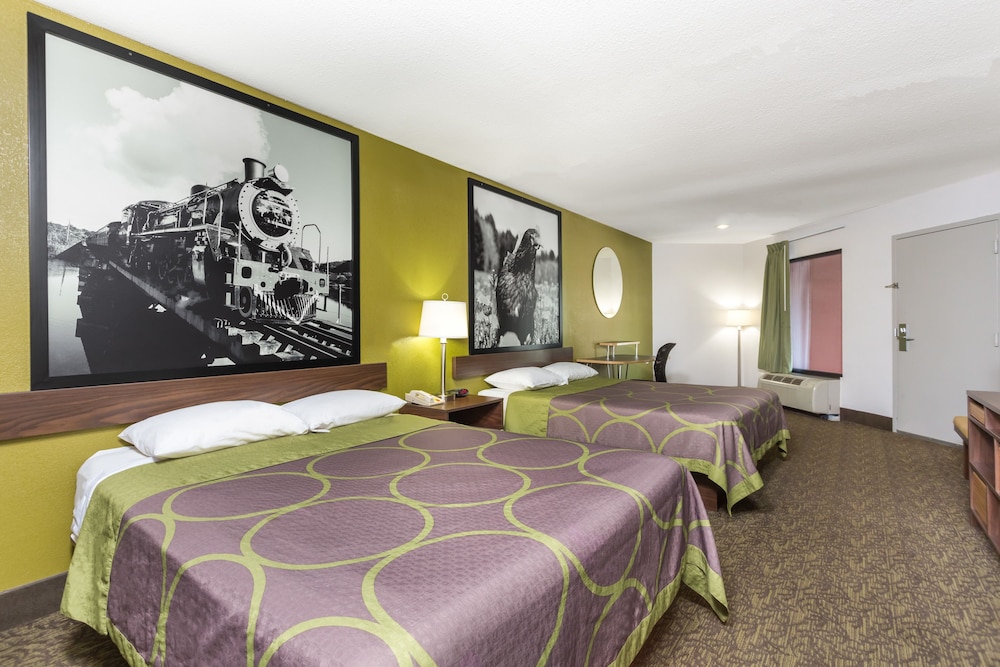 Super 8 By Wyndham Gainesville 12/27