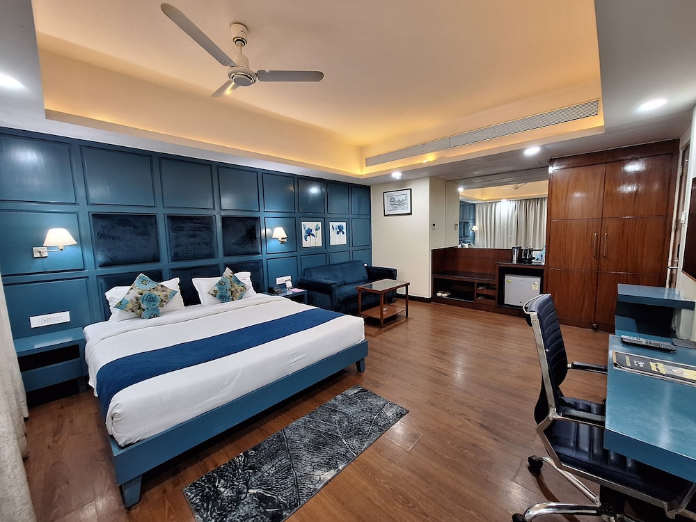 LN Hotels and Resorts 30/48