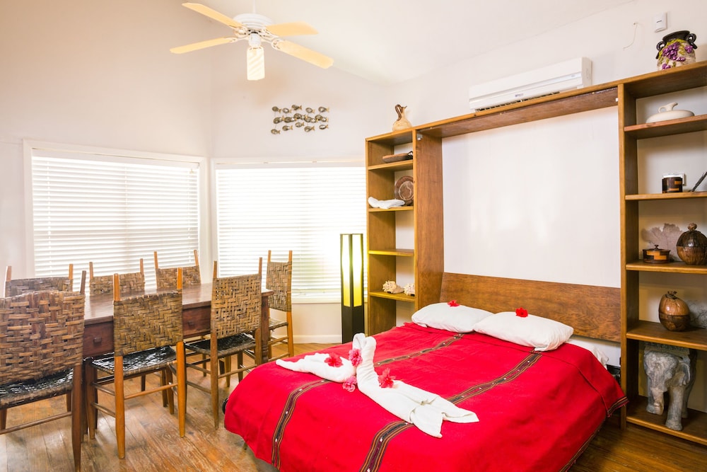 2 Bedrooms, Beach House, 2 King Beds, 2 Murphy Beds, 2 Queen Beds, 2 Bathrooms