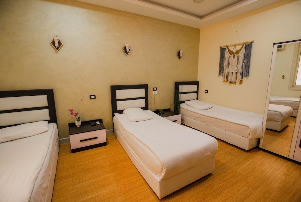 Capital Hotel 27/50