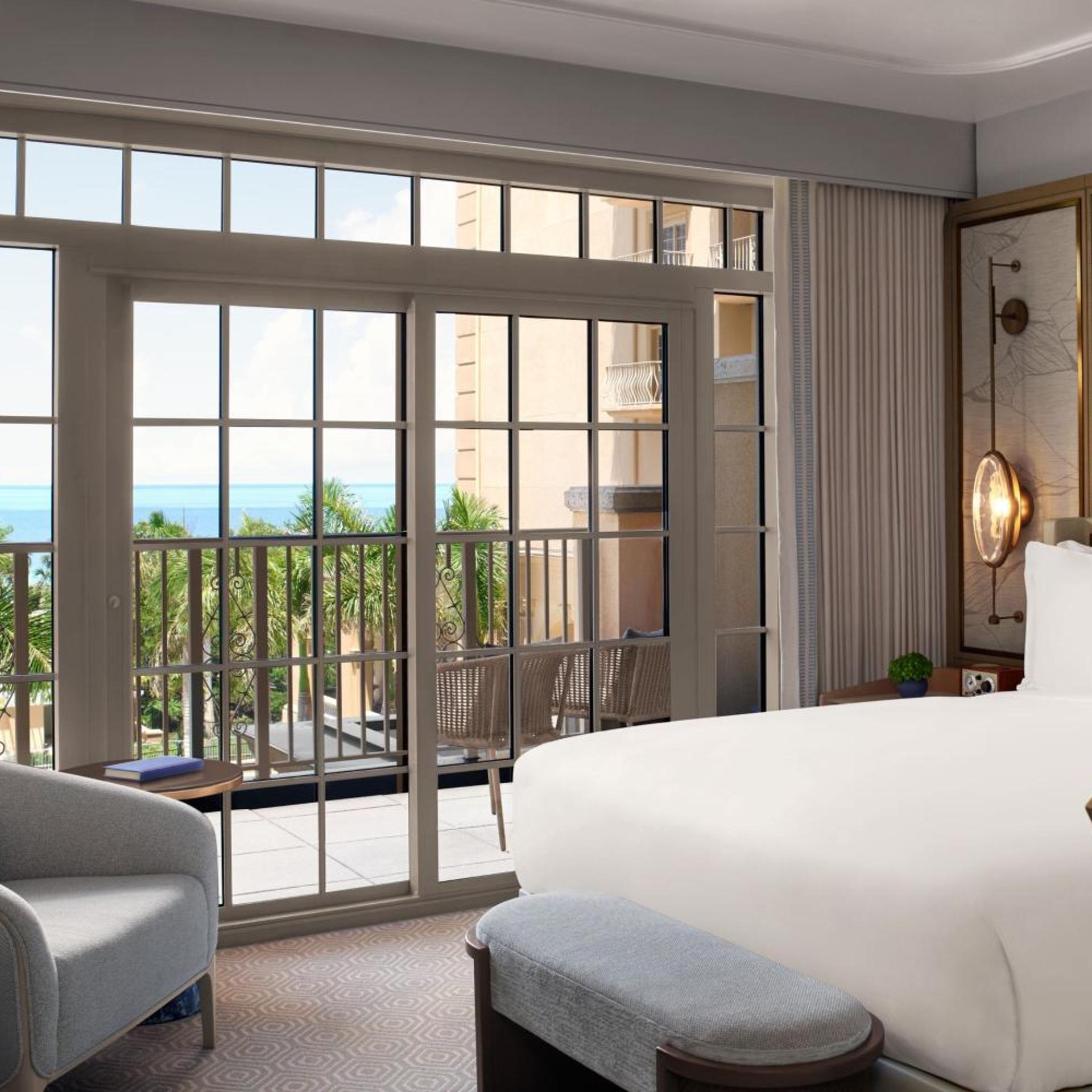 Bi Level, Suite, King Bed, Ocean Front