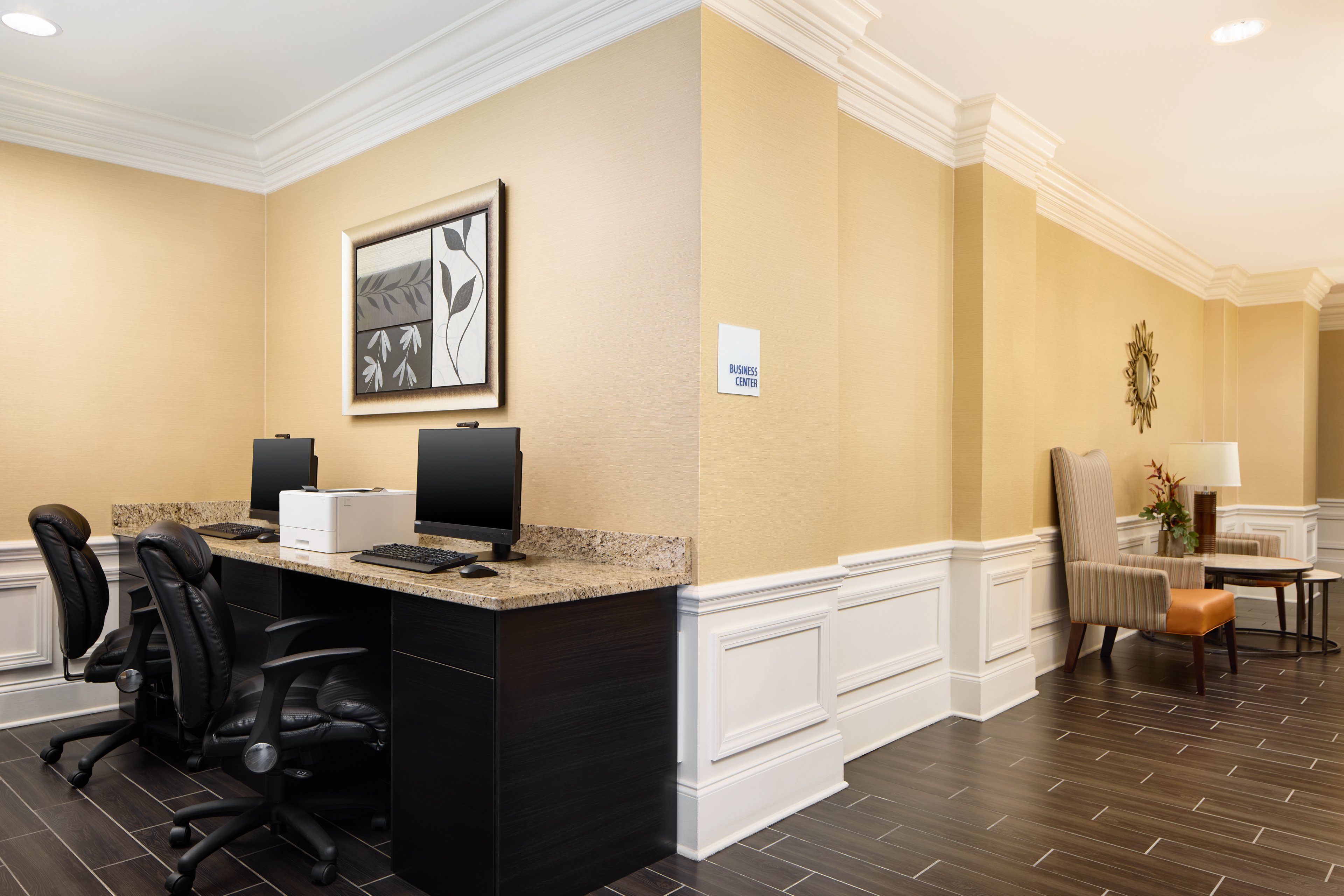 Holiday Inn Express & Suites Alpharetta - Windward Parkway 28/33
