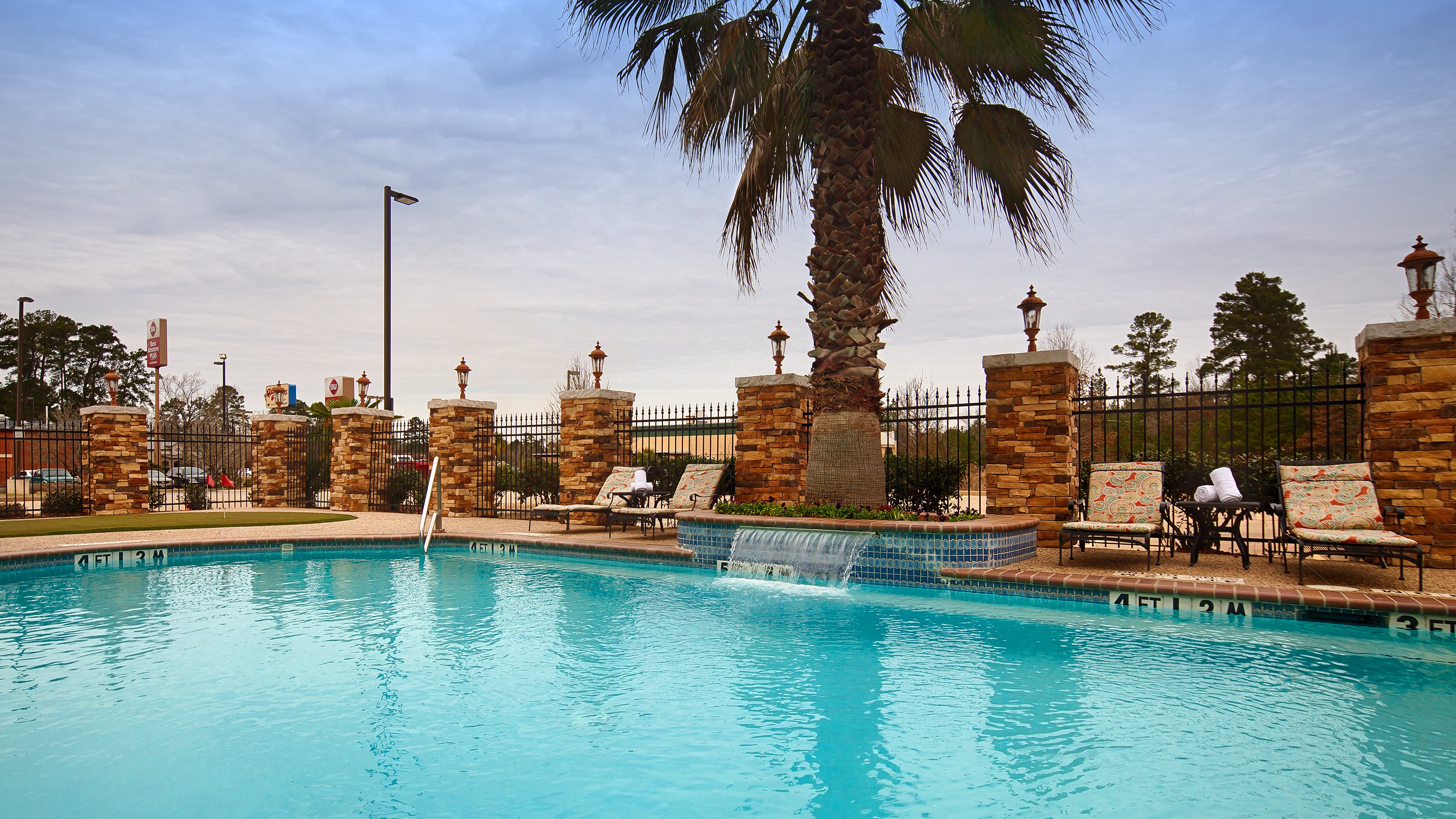 Best Western Plus Crown Colony Inn and Suites 6/59