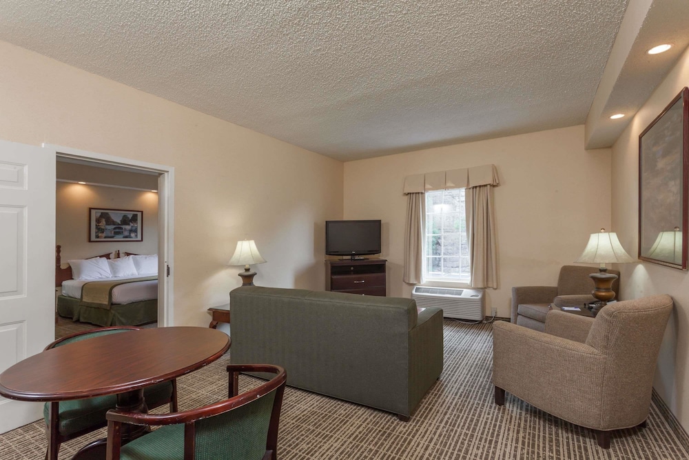 Baymont By Wyndham Columbia Maury 18/28