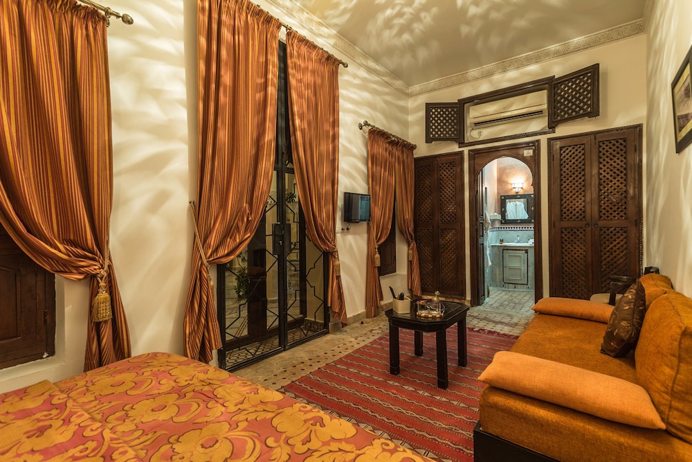 RIAD NASREEN 5/76