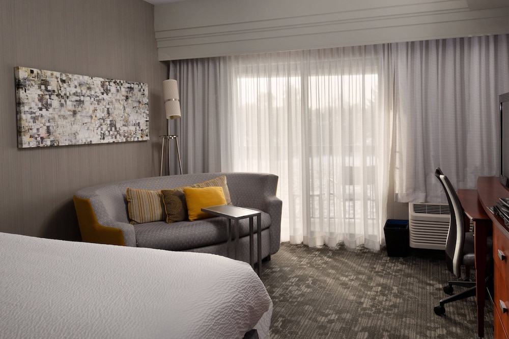 Courtyard by Marriott Harrisburg Hershey 13/32