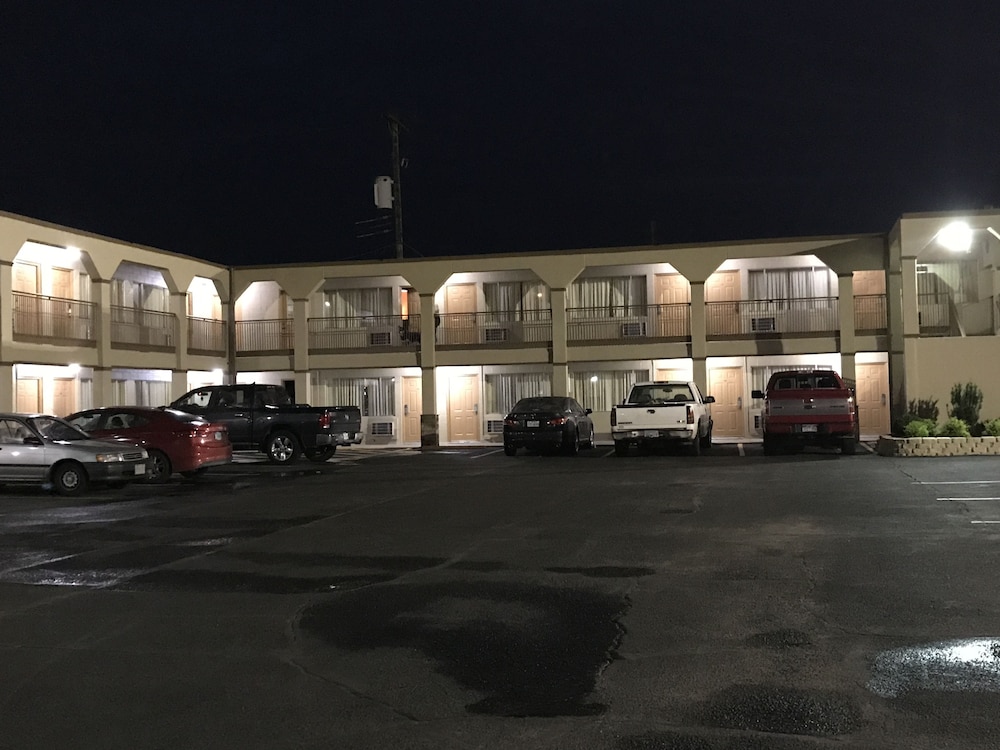 Hutchinson Inn 41/58
