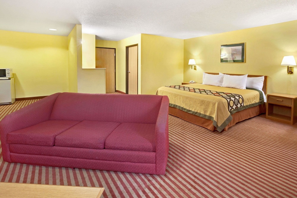 Super 8 by Wyndham Pasadena 11/25