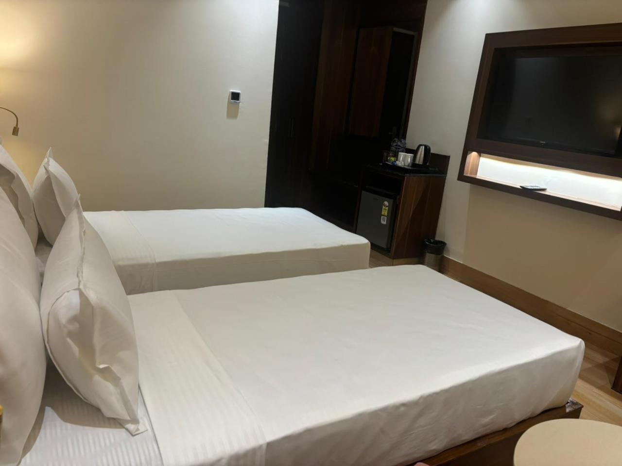 Clarks Inn Suites Agra 22/52